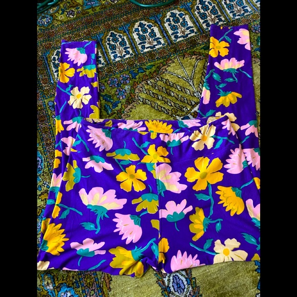 Floral LuLaRoe leggings size Tall & Curvy - Picture 1 of 4